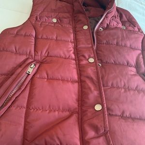 Mo-Ka Arden Water Resistant Puffer Vest. New with Tags. Burgundy Size Medium.